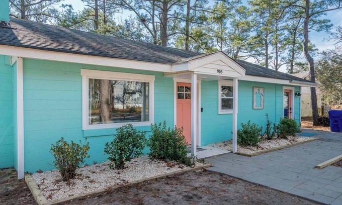 Long Beach House | Quaint Beach House, Steps to the Beach & Shops