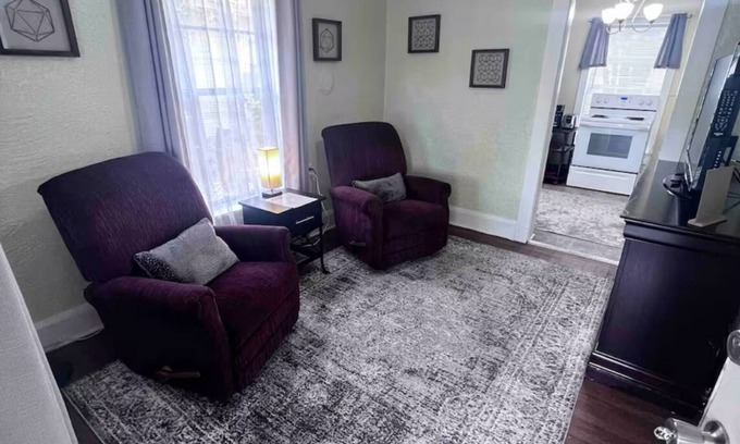 Dixieland Cottage | Quaint cottage with AC in charming Dixieland