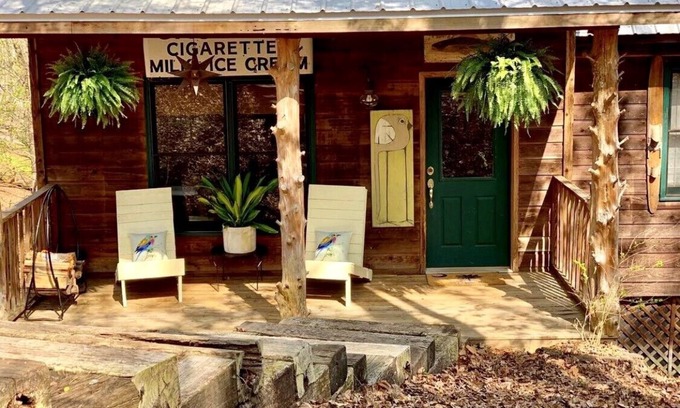 Fair Play Cabin | Quaint, Cozy, and Quiet Cabin on Lake Hartwell w/deep water dock