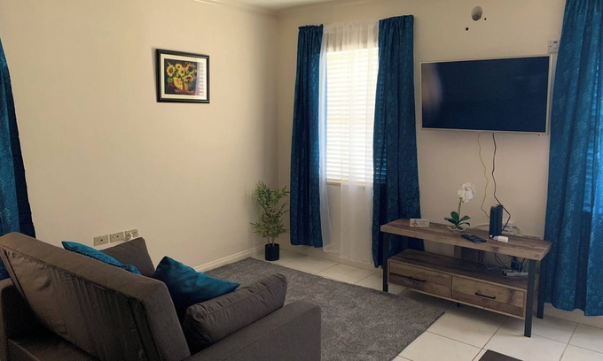 New Kingston Apartment | Quaint Escape - Kingston CitynCentral to main attractions Kgn has to offer!