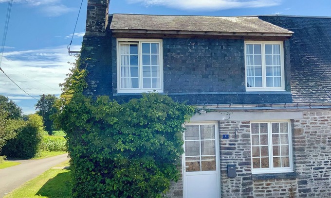 Fougerolles-du-Plessis Cottage | Quaint two bedroom house in rural France with sunny garden.