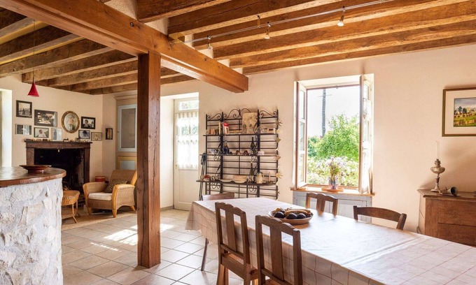 Morogues House | Quaint Holiday home in Morogues with Garden