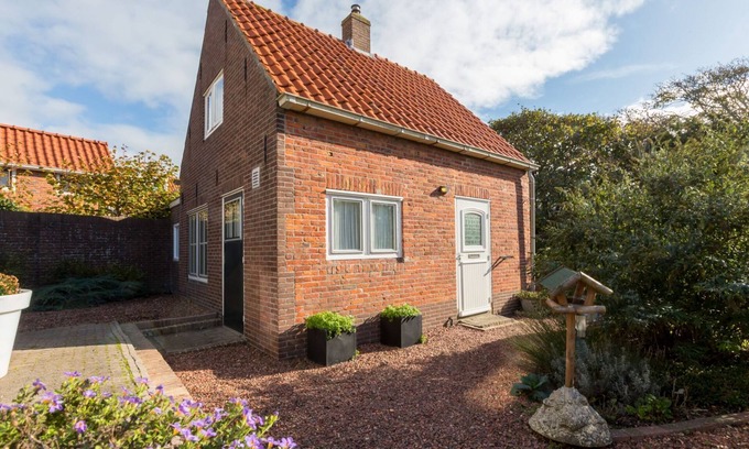 Domburg House | Quaint Holiday Home in Domburg with Terrace
