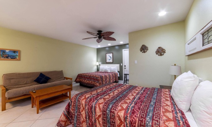 Everglades City Hotel | Quaint, Lakeside Family Suite with Deluxe Kitchen and Porch