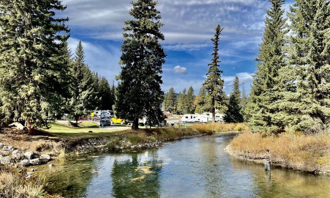 Blairmore Cabin | Quaint Riverside Cabin # 1