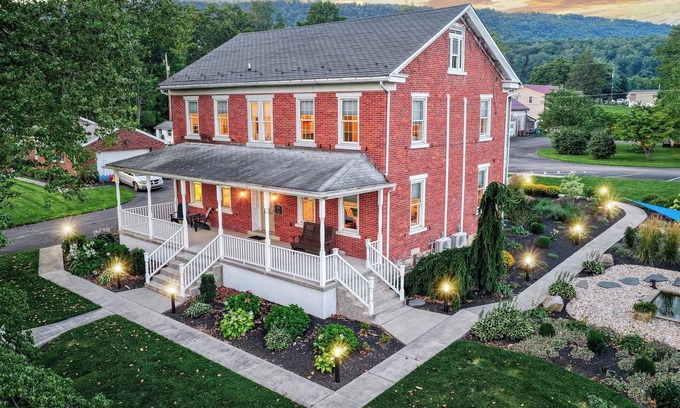 Halifax Apartment | Quaint Studio Suite in Historic Farmhouse - nNearby river access and hiking!