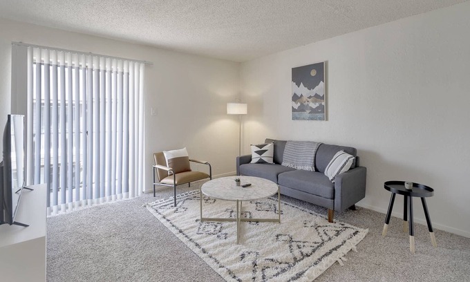 Midland Apartment | Quaint Suite w/ Full Kitchen + Parks Nearby
