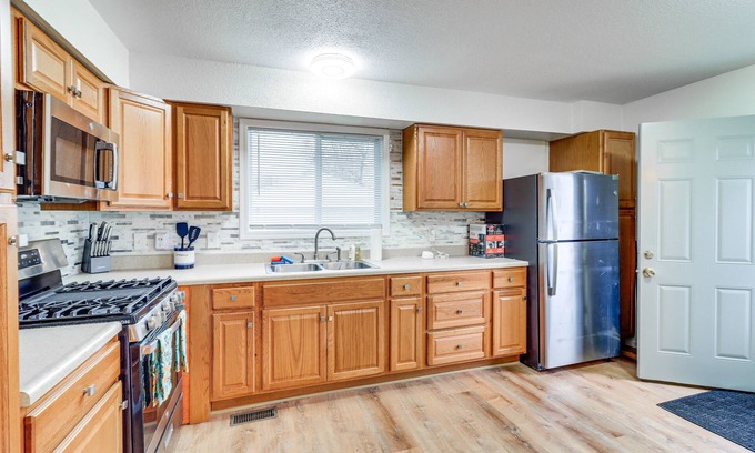 Reynolds Corners House | Quaint Toledo Home ~ 6 Mi to Downtown!