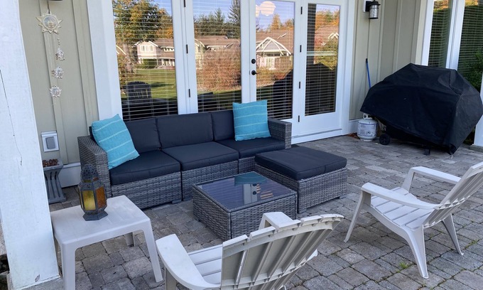 Regional District of Nanaimo House | Qualicum Landing Seaside Escape. Family & Pet friendly