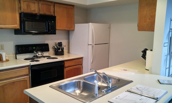 Pinetop Villa | Quality Hill Resort Villa, relax in a beautiful setting with ponds and streams