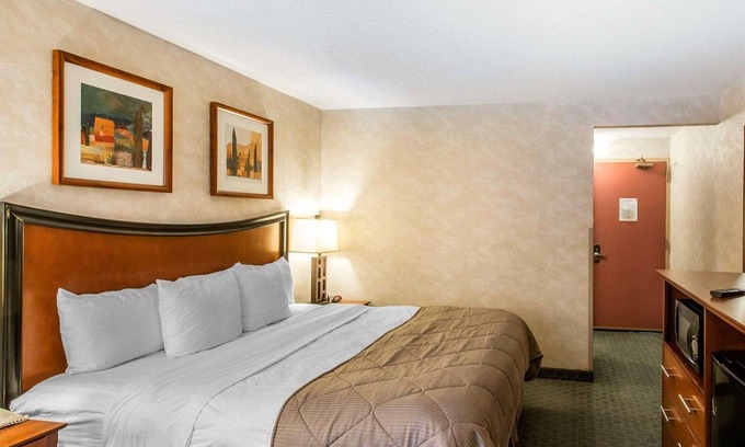 Greeley Hotel | Quality Inn and Conference Center Greeley Downtown