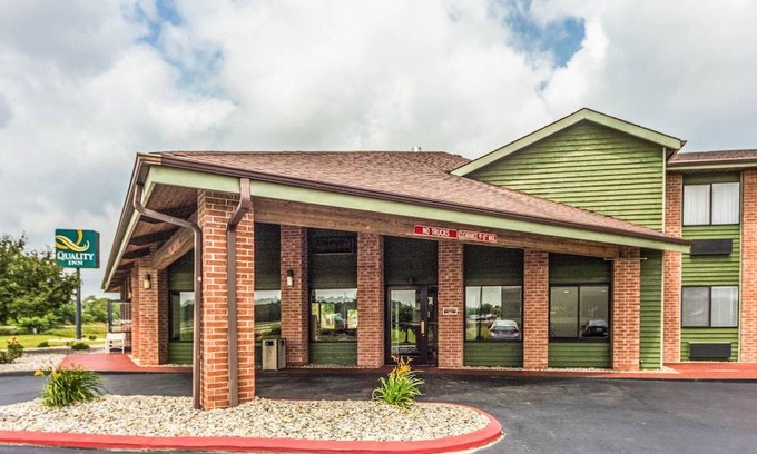 Columbia City Hotel | Quality Inn Columbia City near US-30