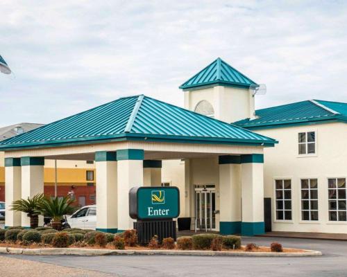 Chipley Hotel | Quality Inn Chipley I-10 at Exit 120