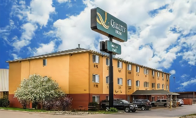 Dubuque Hotel | Quality Inn Dubuque on Hwy 20