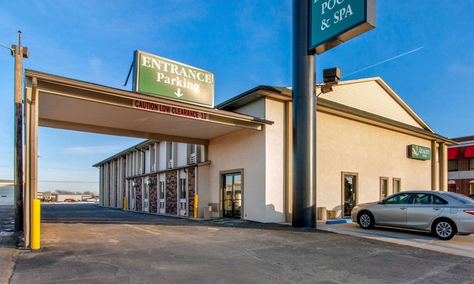 Hays Hotel | Quality Inn Hays I-70