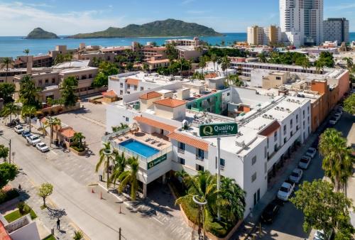 Zona Dorada Hotel | Quality Inn Mazatlan
