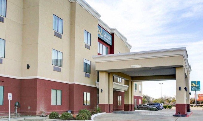 Bryan Hotel | Quality Inn & Suites Bryan