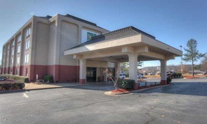 North Little Rock Hotel | Quality Inn & Suites North Little Rock