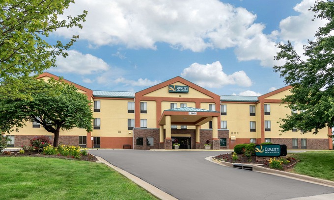 Lenexa Hotel | Quality Inn & Suites Lenexa Kansas City