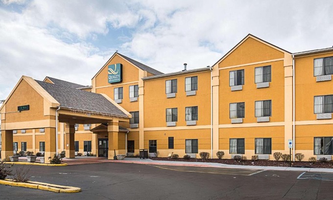 Harvey Hotel | Quality Inn & Suites near I-80 and I-294