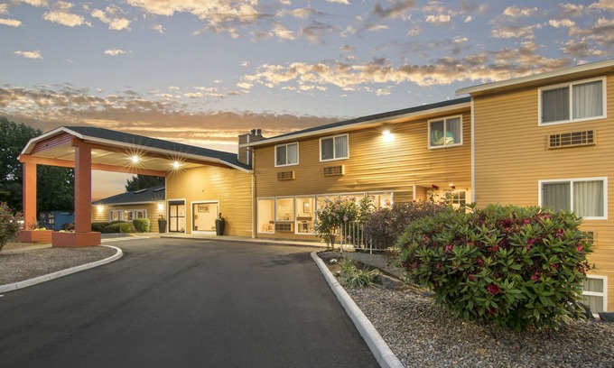 Albany Hotel | Quality Inn & Suites