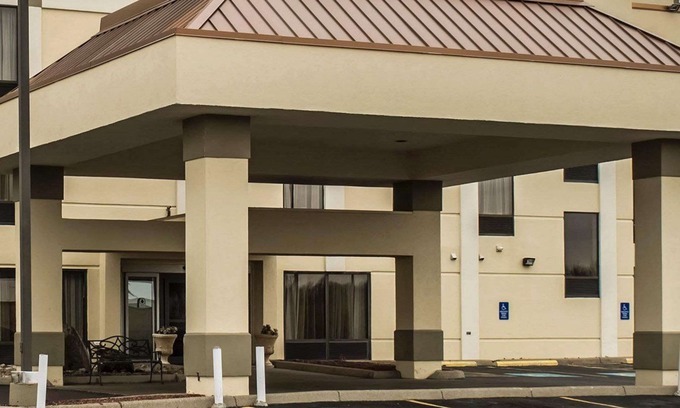 Akron Hotel | Quality Inn