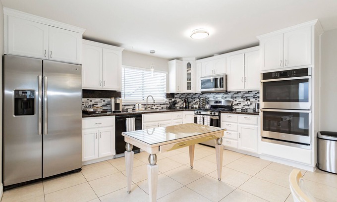 Sunrise Manor House | Quant Bungalow, 8 miles to Las Vegas Strip