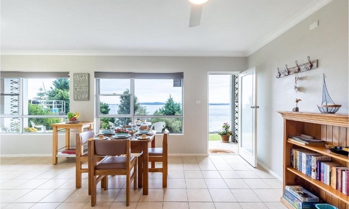 Nelson Bay Apartment | Quarterdeck 1 12 Magnus St fantastic unit with spectacular views