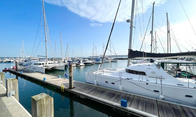 Poole Apartment | Quay & Sea View Spacious Modern Secure Parking