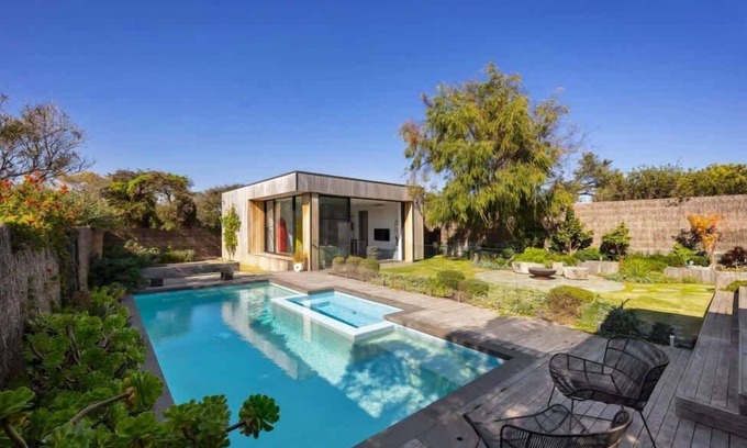 Blairgowrie House | *Quay*-Walk to beach, Gas Heated Pool, Spa, Tramp