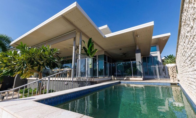 Bayview House | Quayside Paradise: Pool - Kayak - Marina Deck