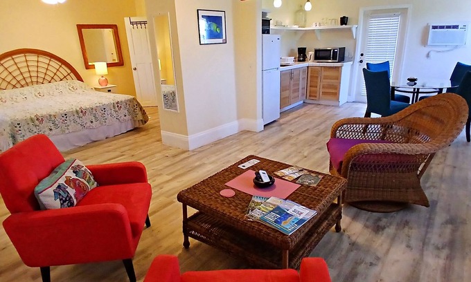 Cockburn Town Apartment | QUEEN ANGEL Beautiful Studio Suite, a few steps from the ocean,Grand Turk Island