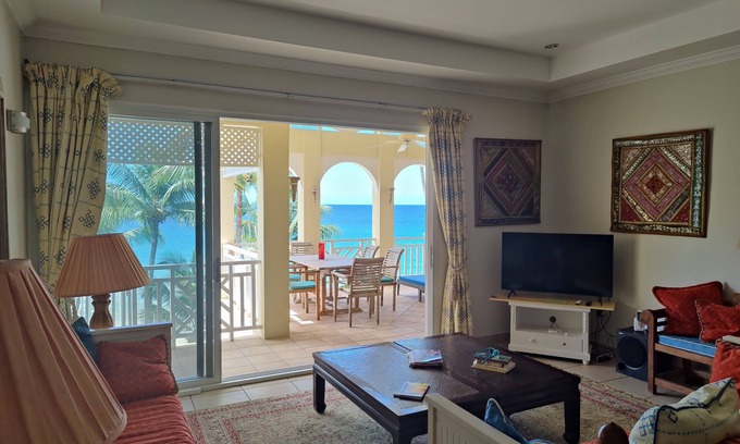 Black Rock Apartment | Queen Angel Suite. Stunning Apartment on Grafton Beach with Direct Beach Access