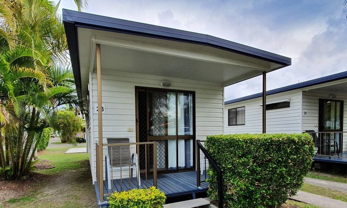 Alexandra Headland Cabin | Queen Ensuite Cabin 4 Berth - Queen Ensuite Cabin 4 Berth