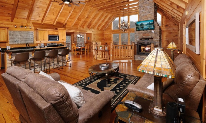 Chalet Village North Cabin | Queen of Dreams | Hot Tub, Jetted Tub, Pool Table and Arcade Games