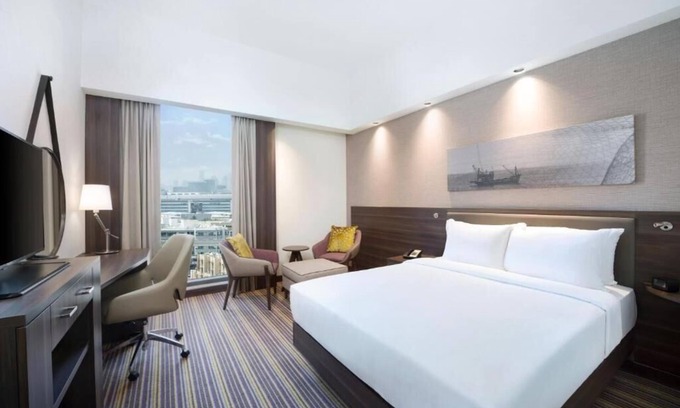 Al Qusais House | Queen Room Near Sunrise Supermarket By Luxury Bookings