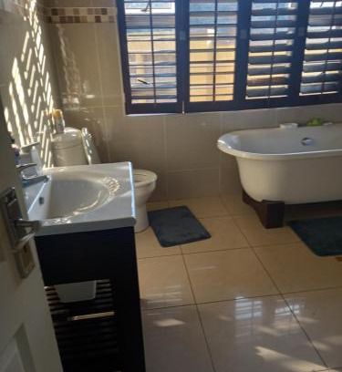 Ethekwini Apartment | Queens and king2