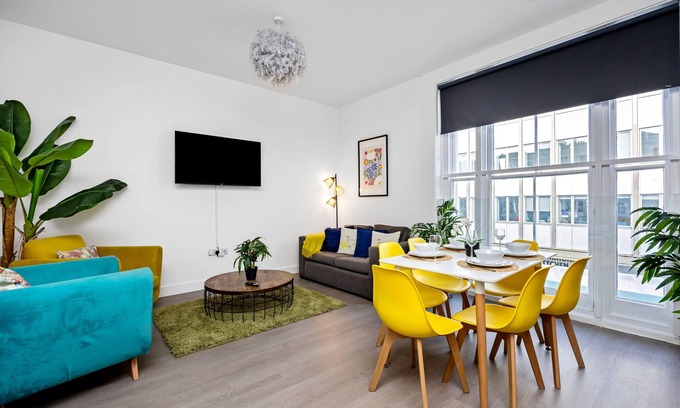 Brighton City Centre Apartment | Queens Mile 1 with Free Parking | By My Getaways