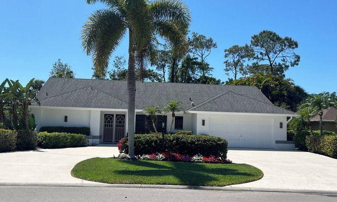 Kings Lake House | QUEENS PARK! Private Pool home in Beautiful Naples!