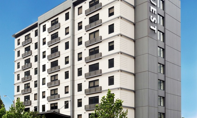 Mascot Hotel | Quest Mascot