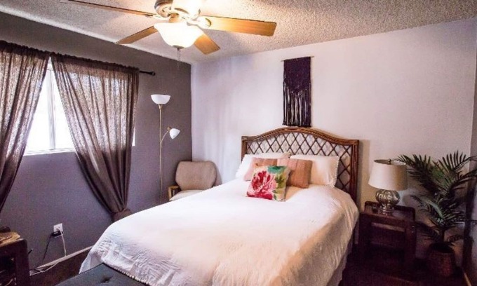 Oleander - Sunset House | Quiet 1 Bedroom Townhouse in Midst of Downtown Bakersfield and Across Beale Park