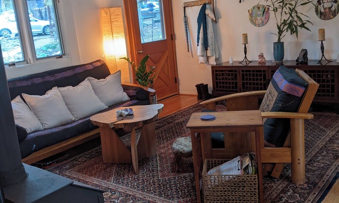 Batesville House | Quiet 2-bedroom house with AC/wifi in the woods near Charlottesville