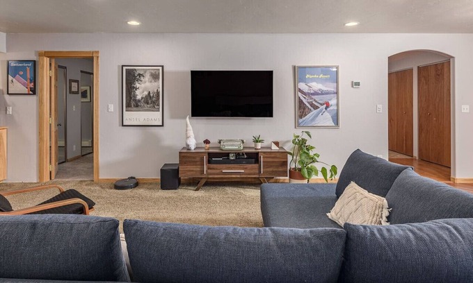 Taku - Campbell House | Quiet 2br home 4 mins to airport