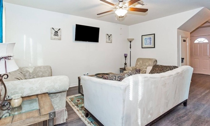 Northeast Houston Apartment | Quiet 3 Bedroom Spacious
