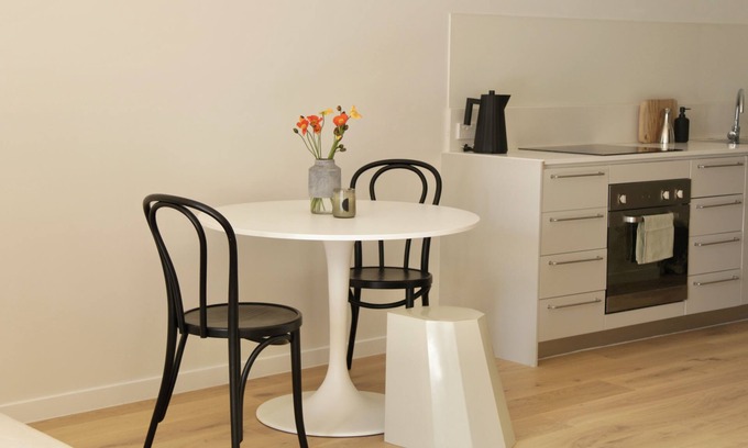 Collingwood North Apartment | Quiet and Calming space within minutes of the best of Collingwood.