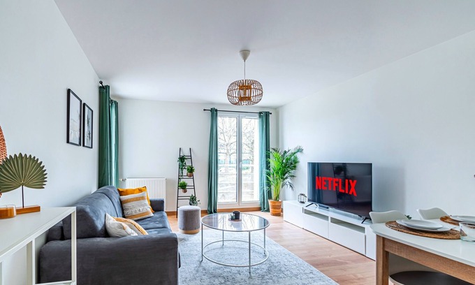 Elancourt Apartment | Quiet and comfortable T2 apartment - Near SQY and Versailles