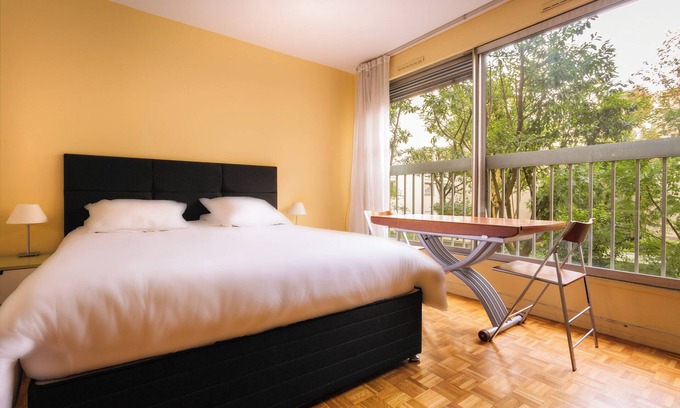 Quartier Saint-Ambroise Condo | quiet and comfortable studio steps away from le marais