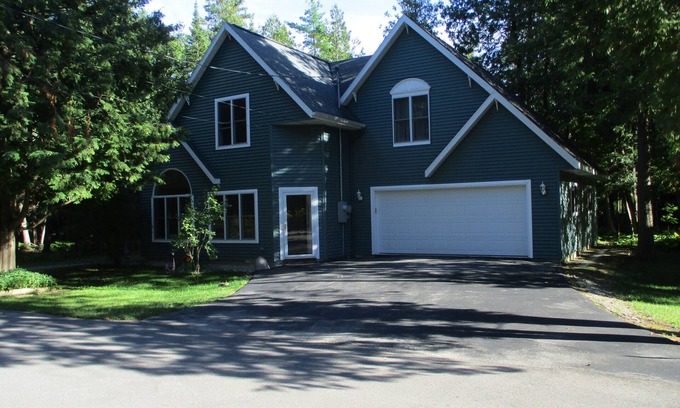 Ephraim House | Quiet and secluded yet walking distance to the beach and Ephraim town center!