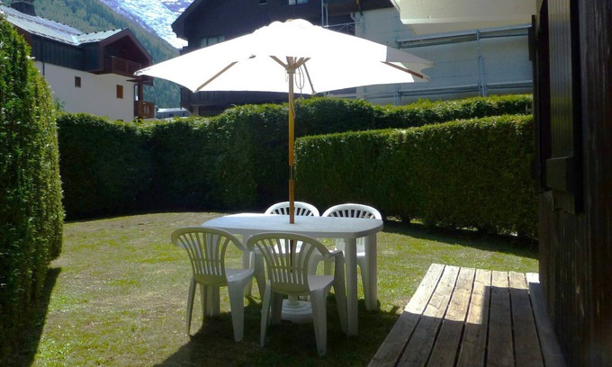 Chamonix City Centre Apartment | Quiet Apartment Near Chamonix Center, Private Garage, Ski Locker