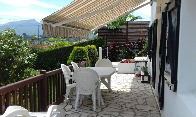 Ciboure Apartment | Quiet apartment, mountain view, near the bay of st jean de luz